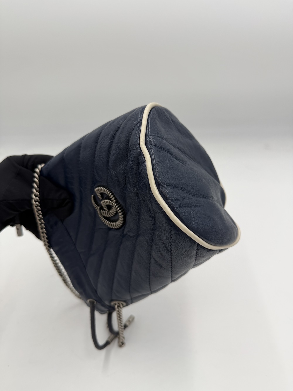 Gucci Drawstring Chain Shoulder - Picture 7 of 10